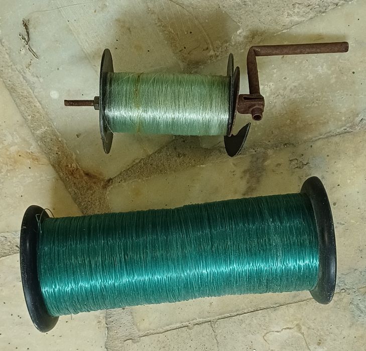 Rolos de fio de pesca