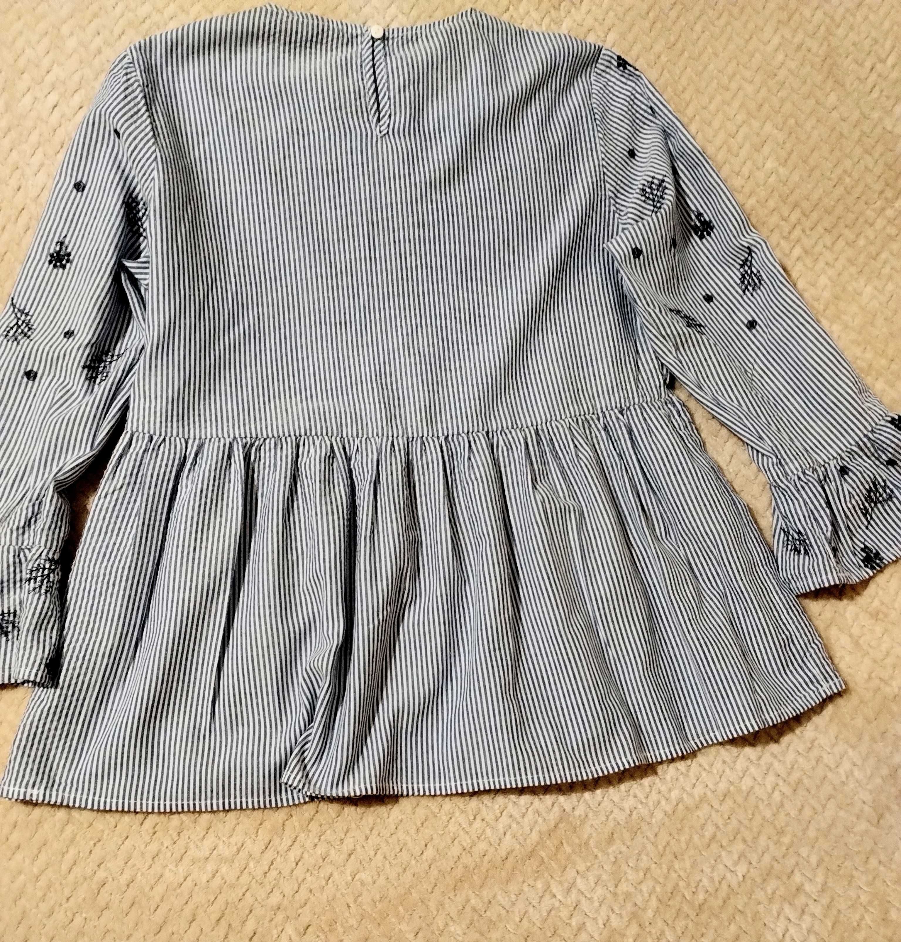 Luźna bluzka casual, elegancka, niebiesko-biała, M z falbaną