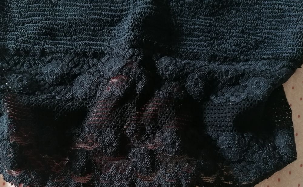Top preto rendado