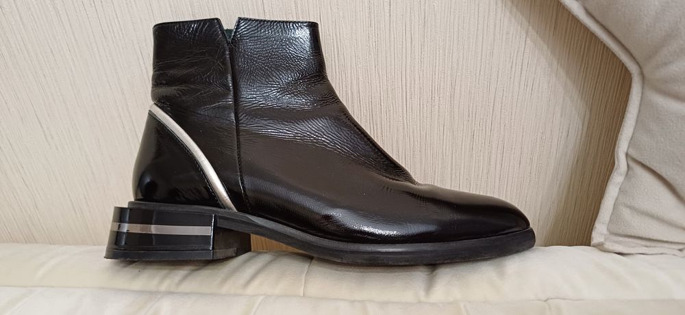 Черевики,натуральна лакована шкіра