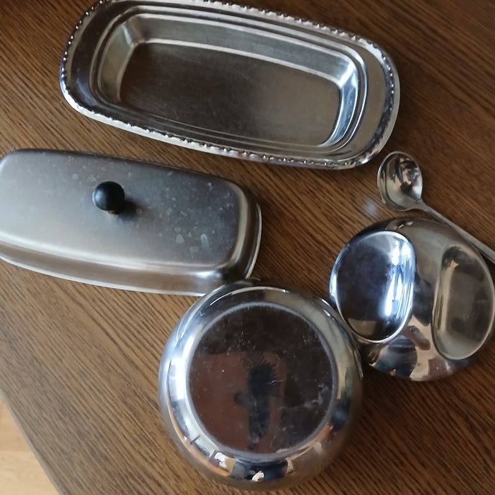 судки металлические, эмалированные. Ключ для консервации.