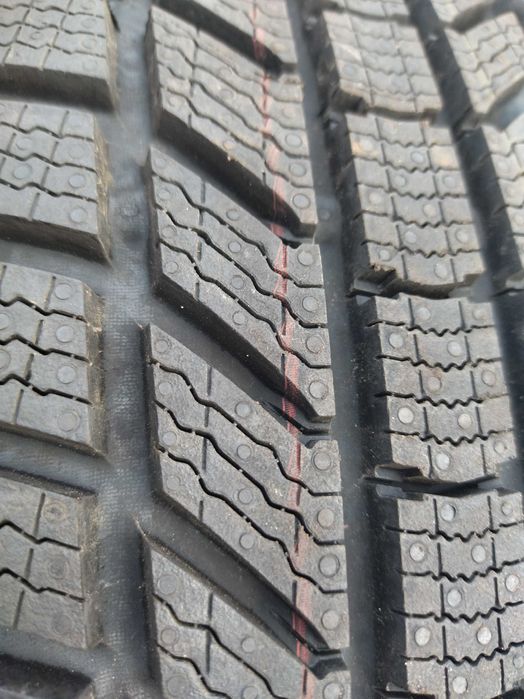 A225#Opona Nowa zimowa 235/65/17" Continental