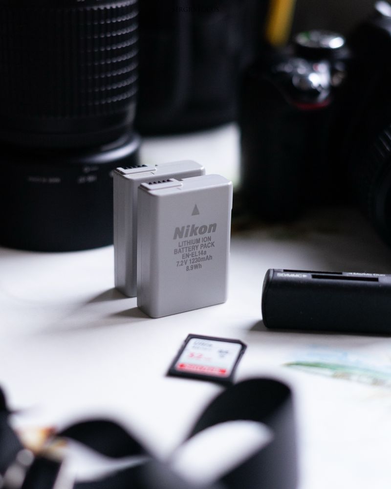 Nikon D3300 ( kit completo )