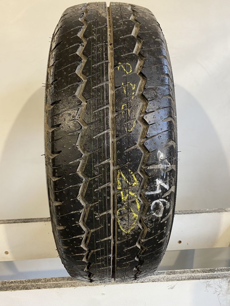 Opona pojedyncza 205/65/16 C Dunlop SP LT30