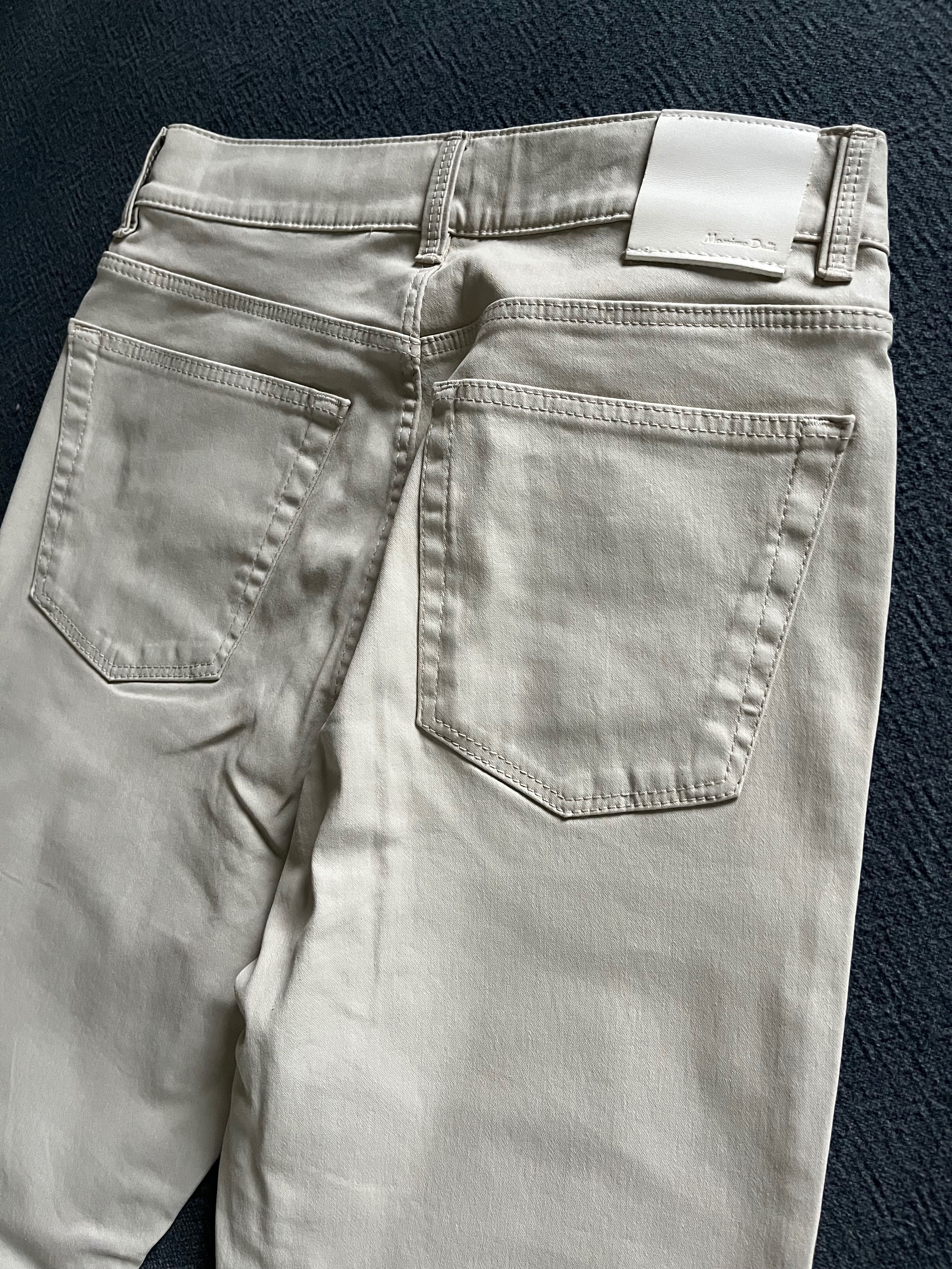 Woskowane spodnie Massimo Dutti o bardzo zgrabnym kroju, kolor ecru