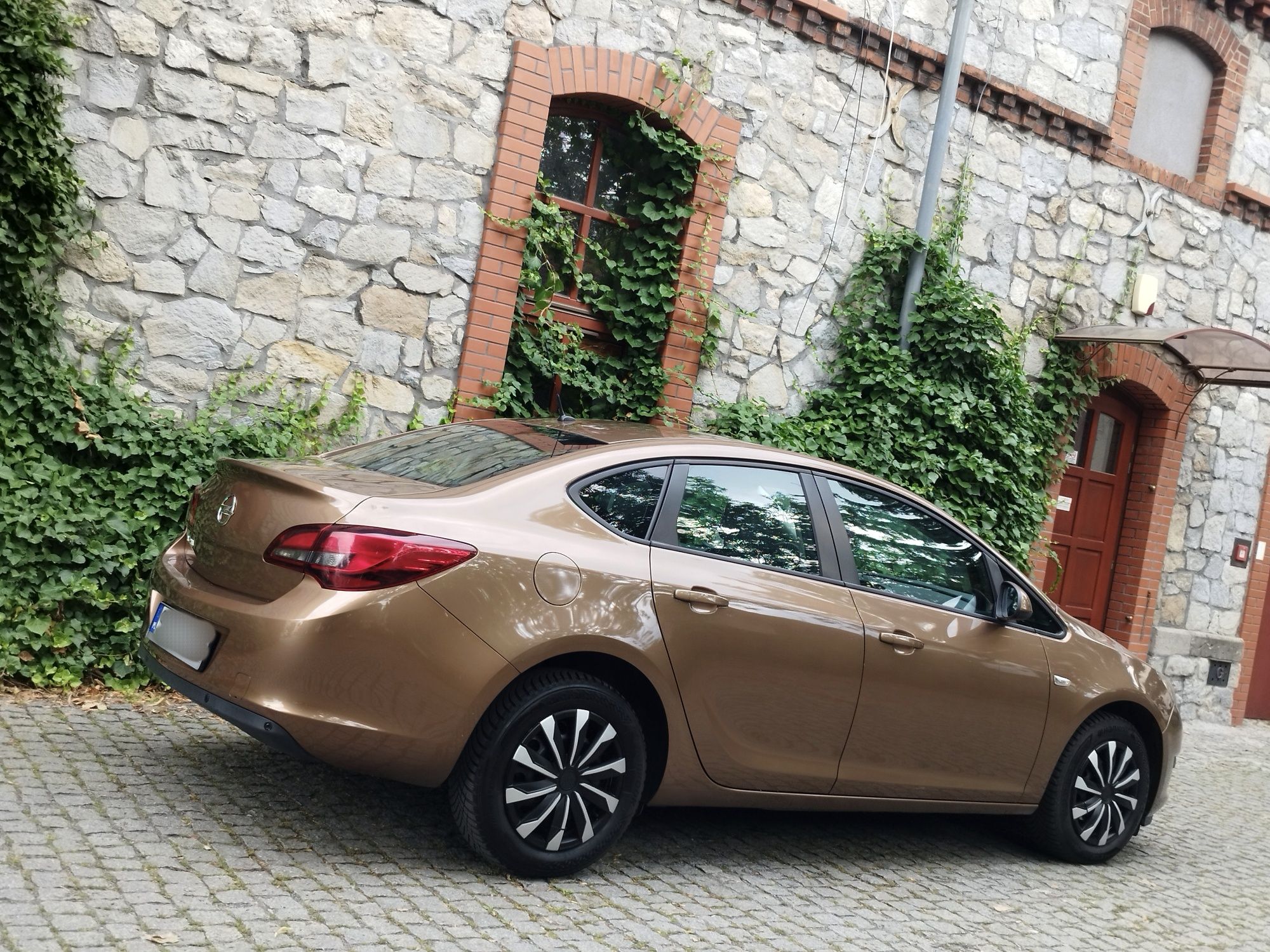 Zadbany Opel Astra J Lift Sedan 2015/16r Polski Salon