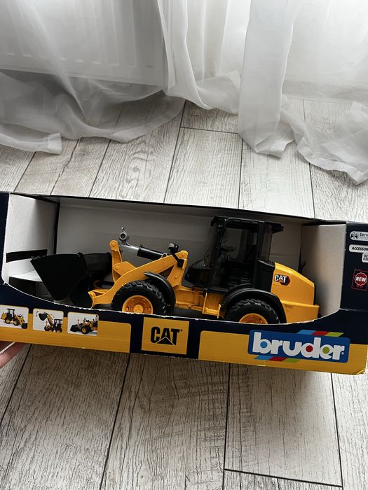 Трактор Bruder Екскаватор-навантажувач