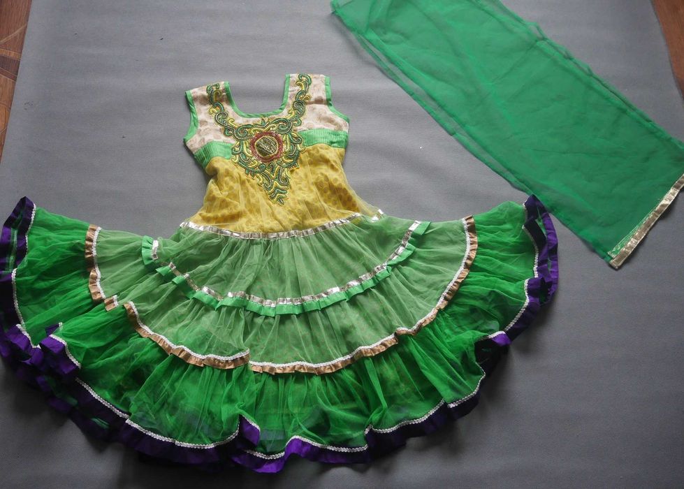 Детский индийский восточный костюм. 9-11 лет. Сари.
