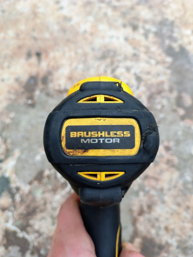Wiertarko-wkrętarka akumulatorowa z udarem 18v DeWalt DCD996
