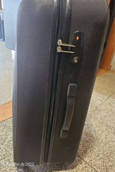 Mala de viagem marca Kappa