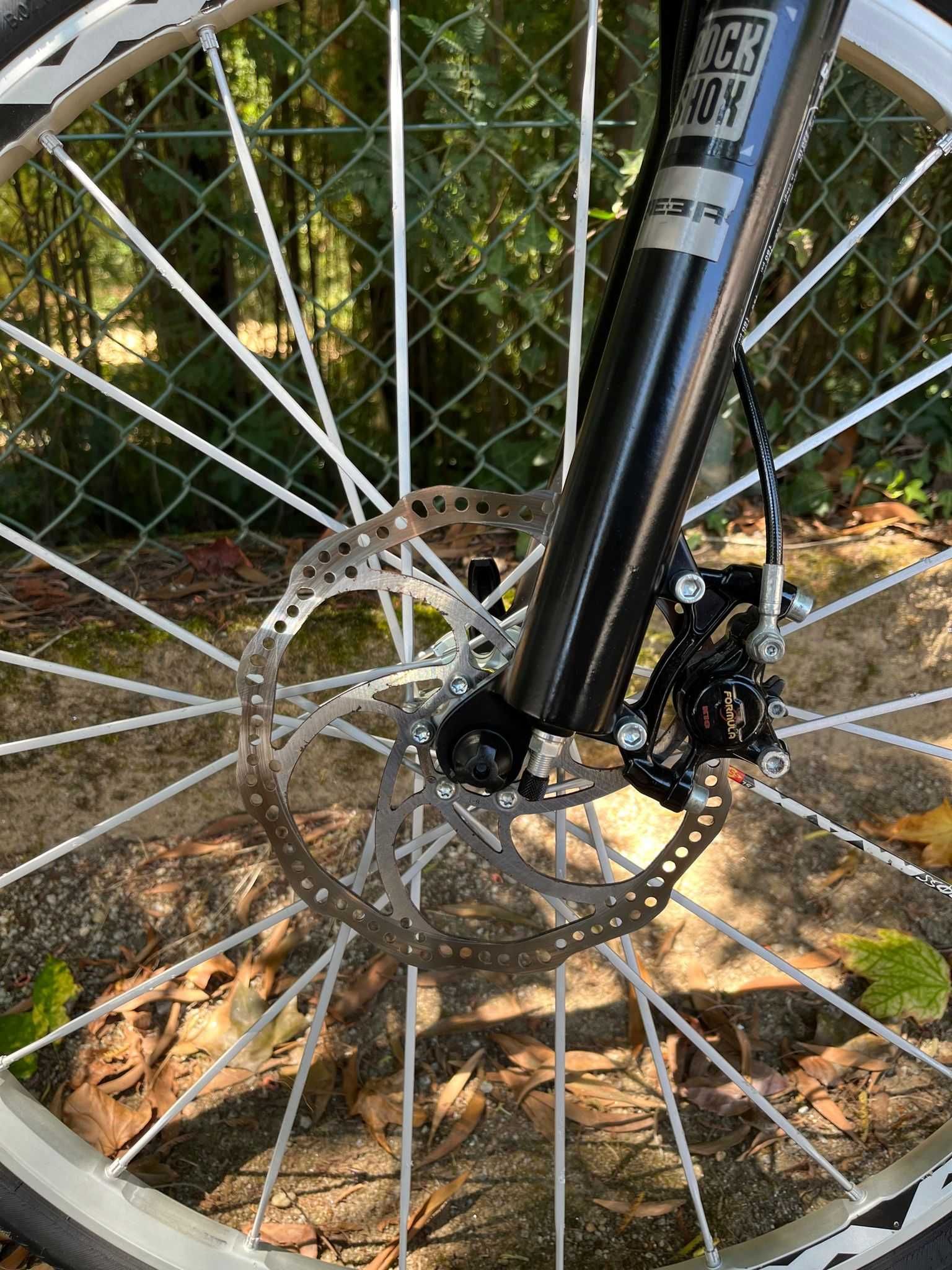 Bicicleta Cube em alumínio roda 26 tamanho M em excelente estado