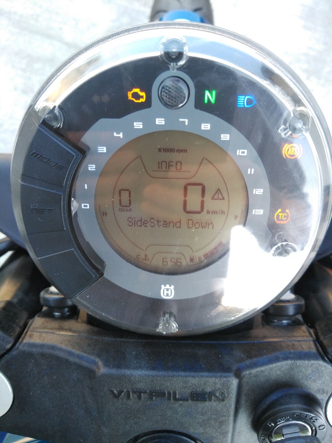 HUSGVARNA 701 / KTM 690 /Huskvarna Svartpilen 401