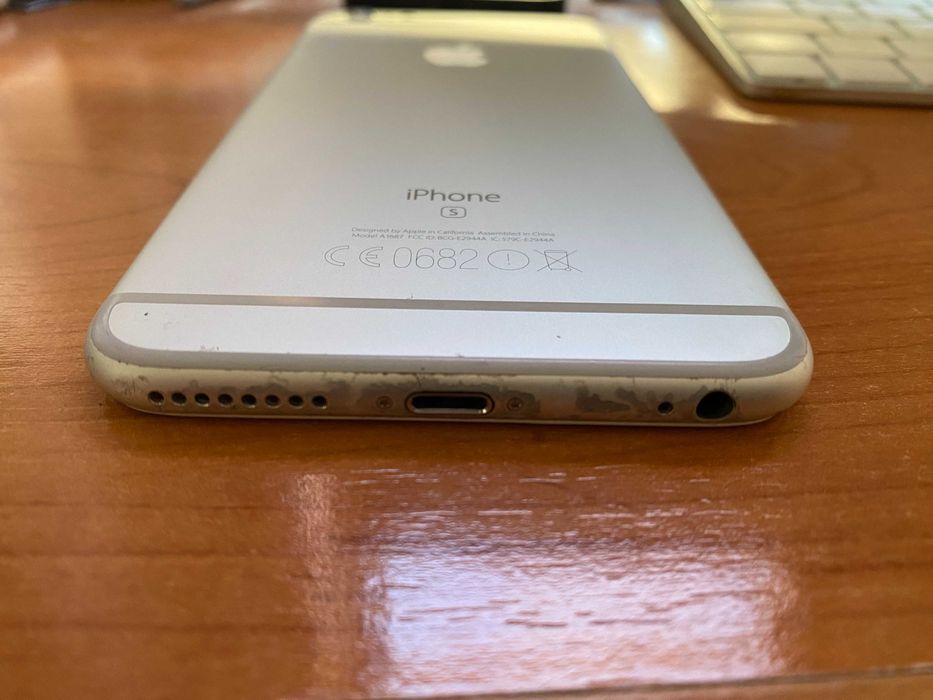 Apple iPhone 6s Plus 64Gb em estado razoável Desbloqueado