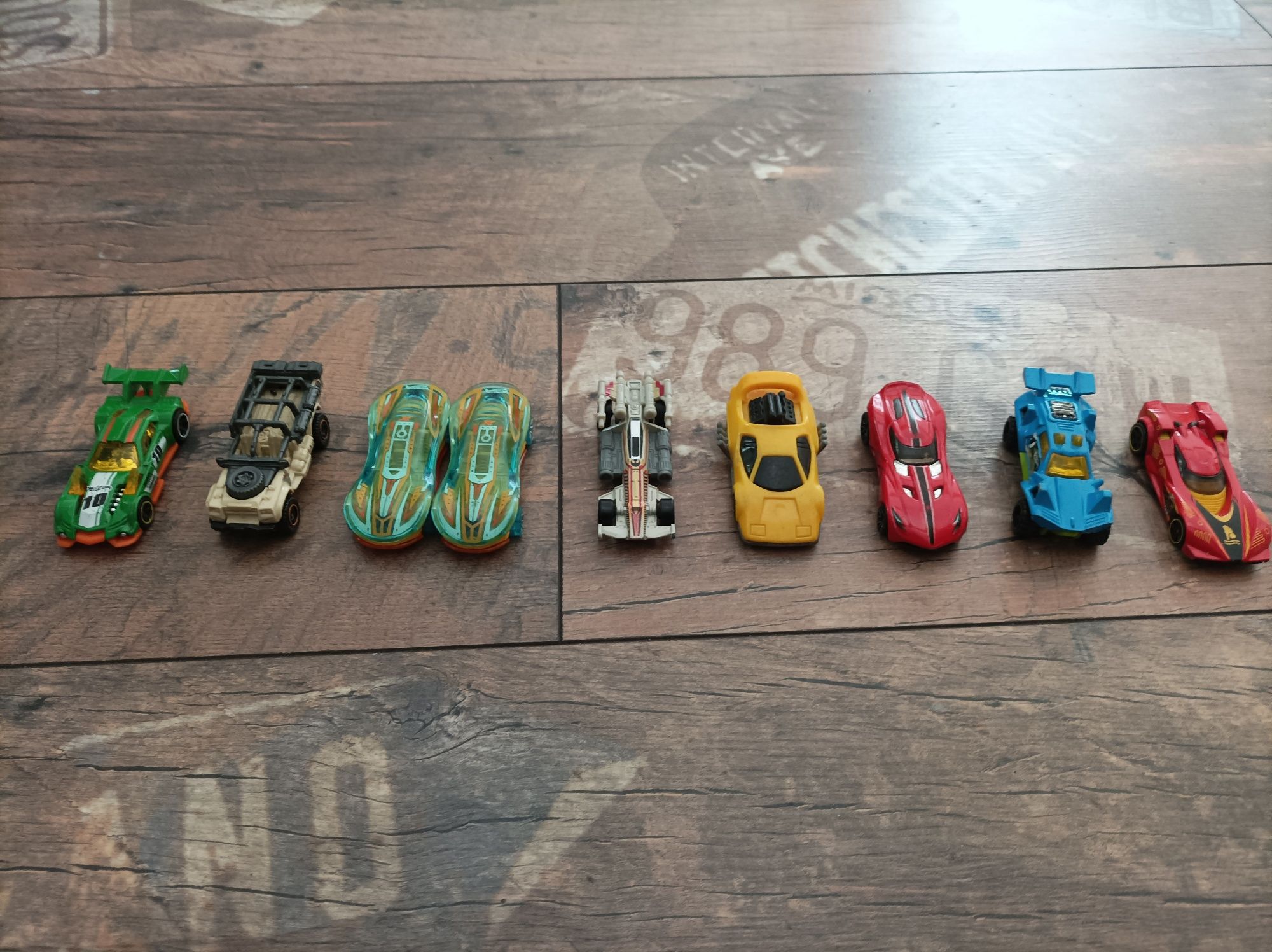 Zestaw 9 hotwheels używane