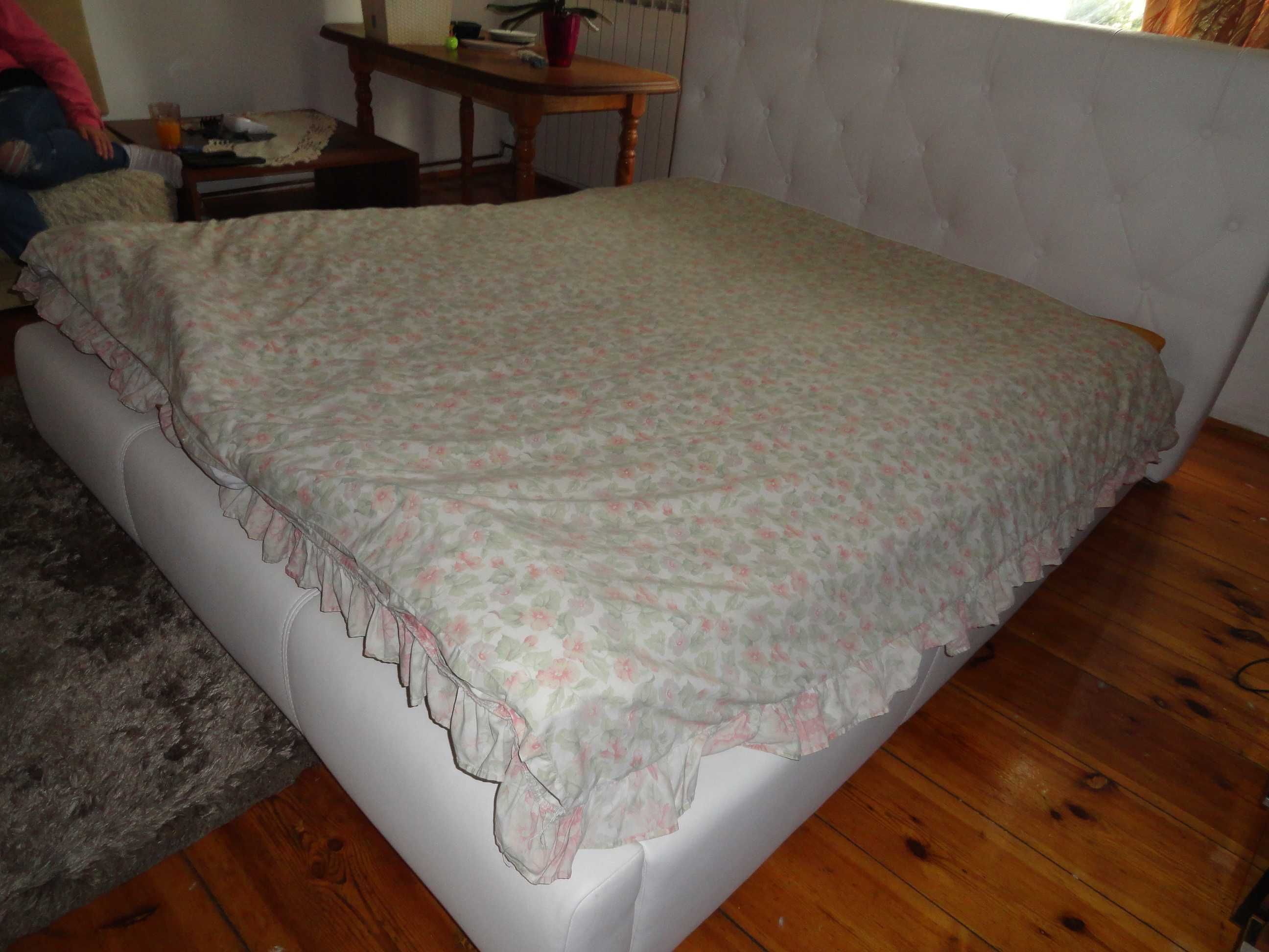 Łóżko tapicerowane białe 160 cm x 200 cm