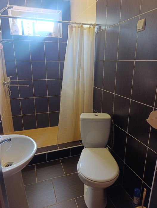 Продаж 2-поверх.чудового будинку біля водойми.