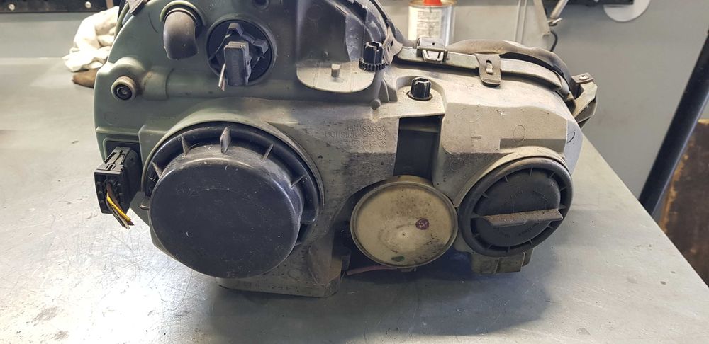 Mercedes E W210 Lampa lewy prawy przód Europa