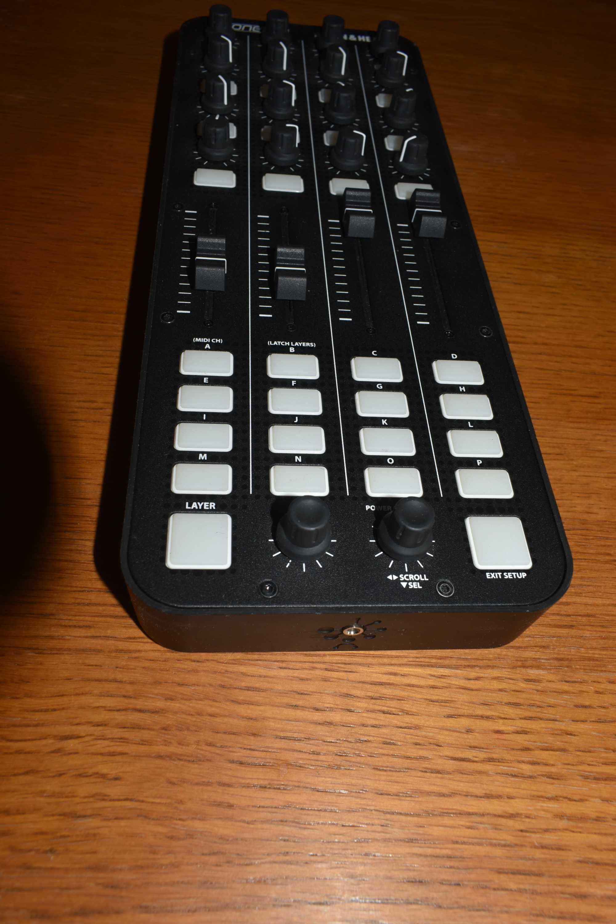 Kontroler MIDI / Interfejs audio Alleh & Heath K2