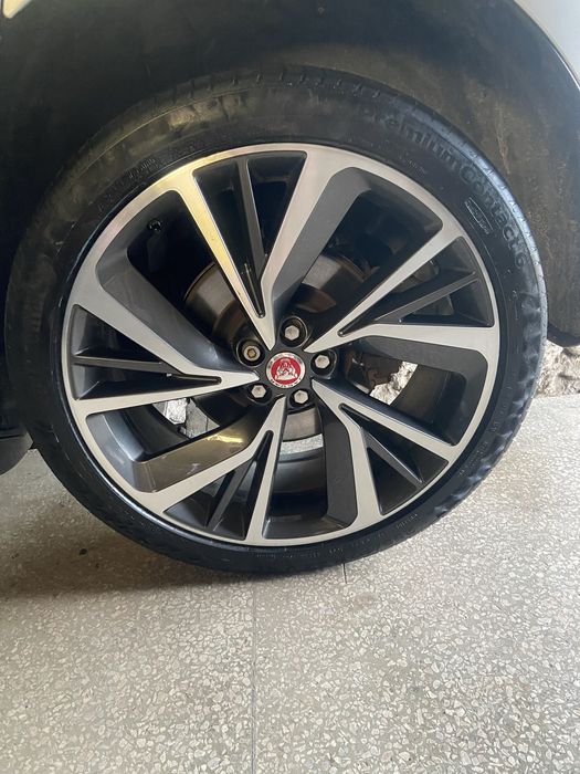 Колісні диски з резиною 255/40/22 до автомобіля Jaguar i-pace
