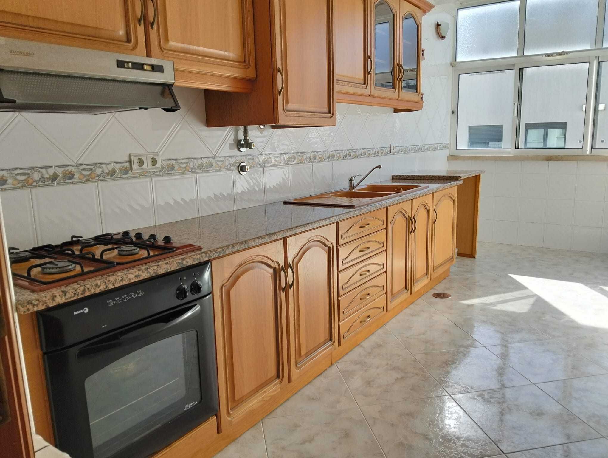Apartamento T3 localizado numa zona tranquila da cidade de Pombal.