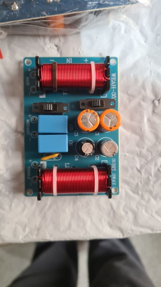 Zwrotnice 3 drożne 150w weah 351 4-8 ohm regulowane 2 szti