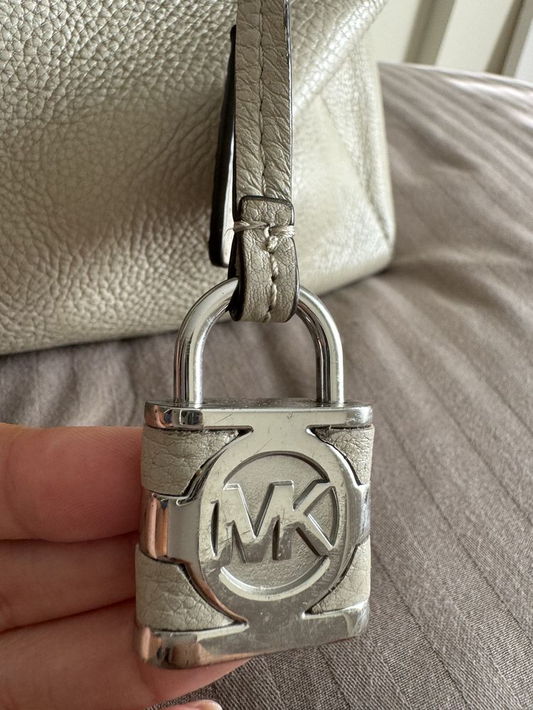 Mala Michael Kors Pele em muito bom estado