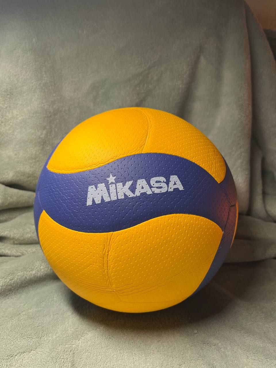 М'яч волейбольний MIKASA v200w