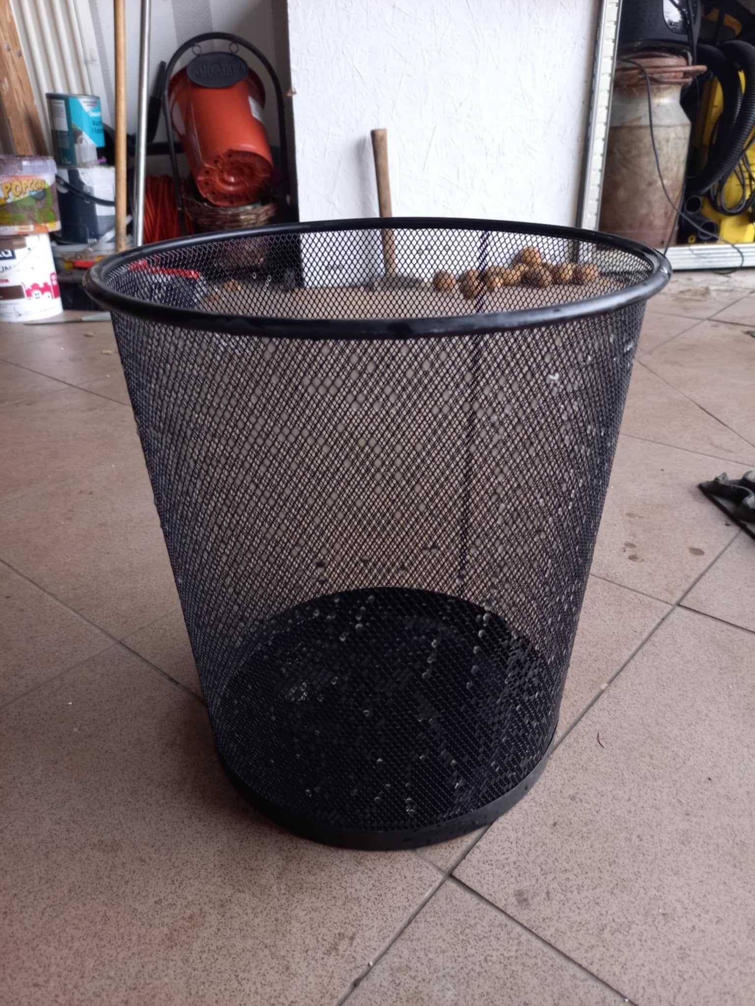 Kosz metalowy do biura, młodzieżowy, czarny