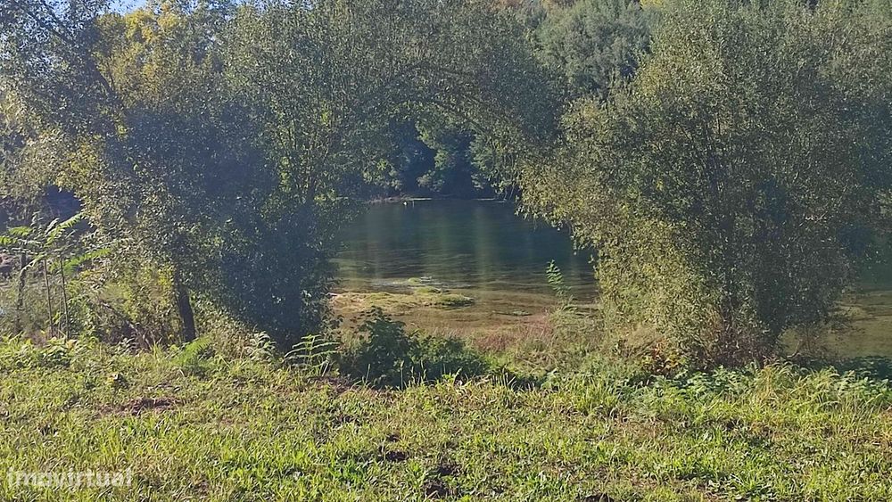 Terreno junto ao rio em Monsul, Póvoa de Lanhoso