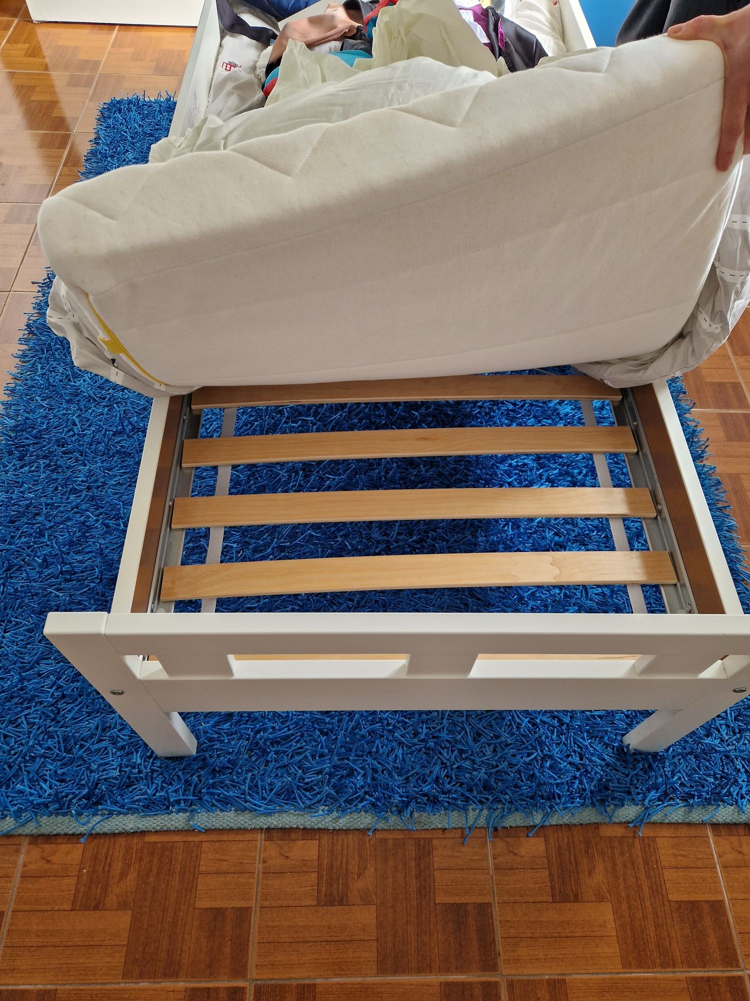 Cama criança  com estrado e colchão