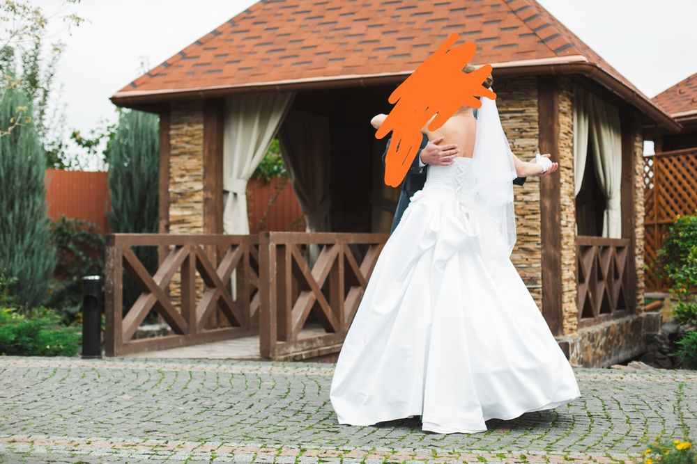 Весільна сукня (атласна)