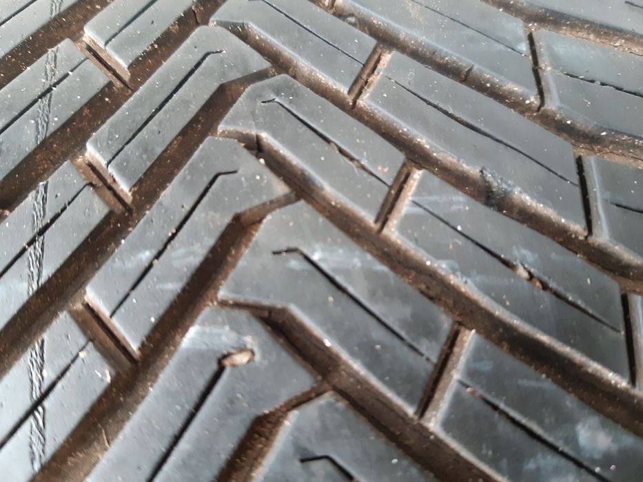 Całoroczne 215/55R17 Continental 2020r Montaż