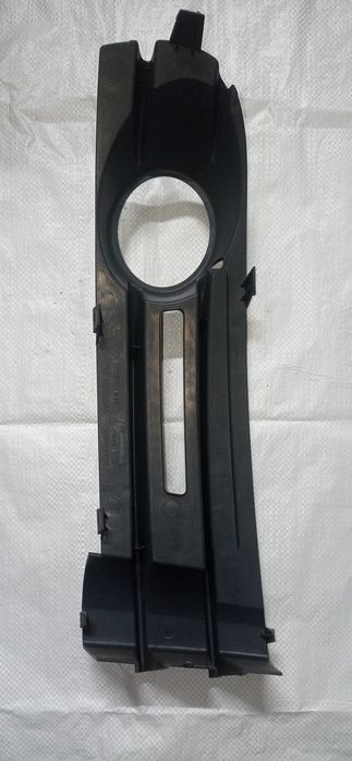 Решетка противотуманной фары Caddy