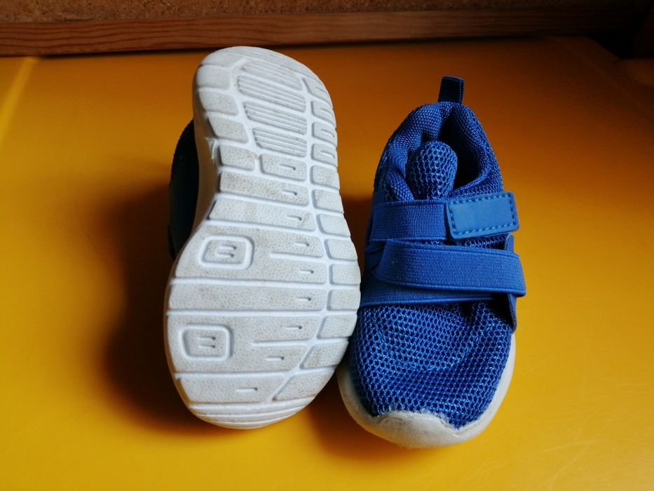 Sapatilhas/sandálias de criança tamanho 20/21/23,calçado