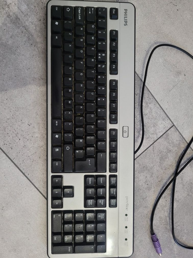 Monitor 19cali, klawiatura i myszka