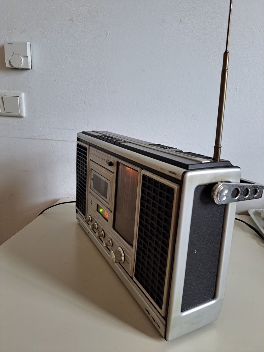 Радіоприймач Grundig c 8800