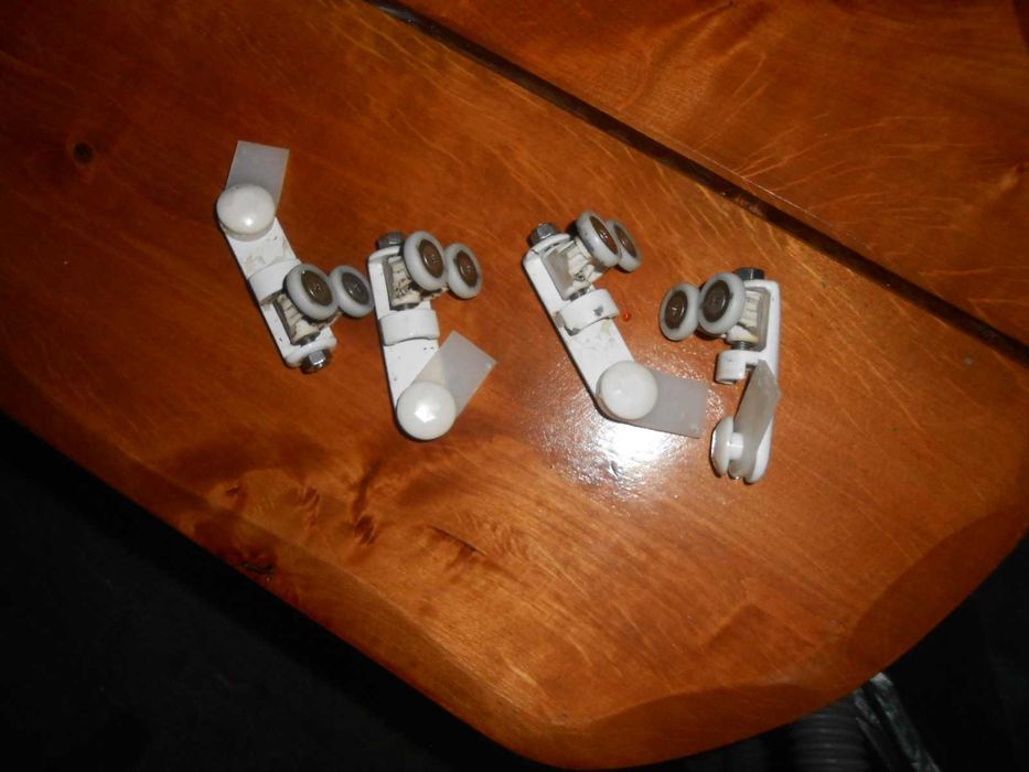 Rolki kabiny prysznicowej koło akcent