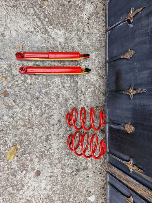 Амортизаторы,Пружыны зад. Opel Corsa Tigra Цена за Все что на фото