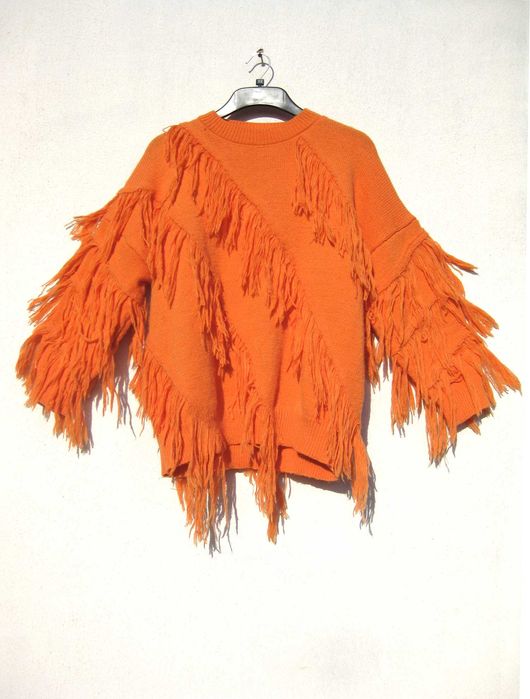 Шикарный объёмный тёплый свитер с бахромой оранжевый S M