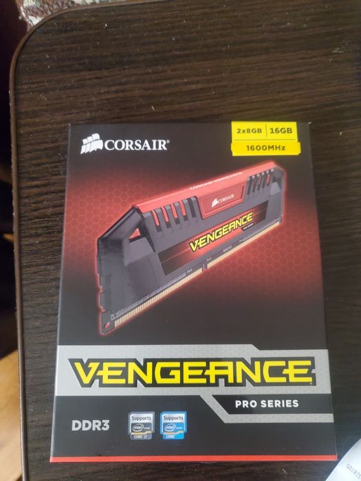 Оперативная память: Corsair ddr3 8x2 1600mh