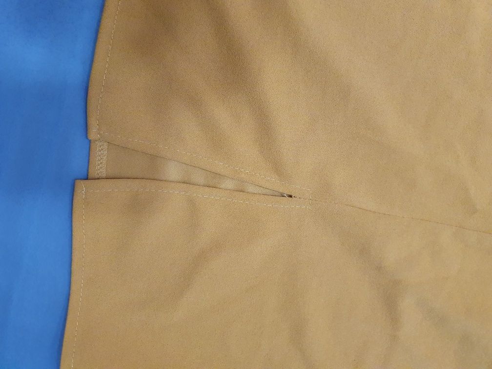 Vestido amarelo ocre
