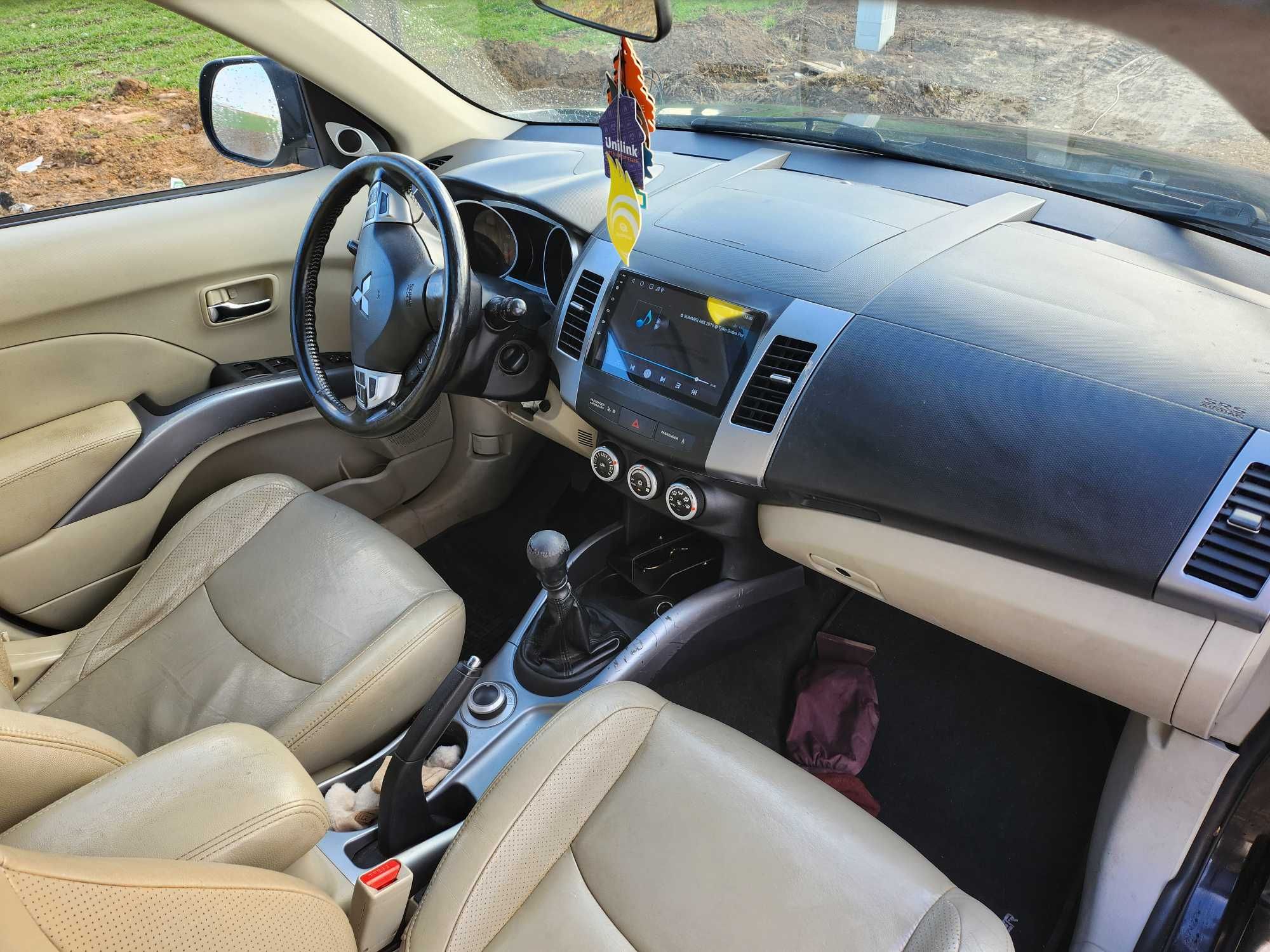 Outlander 2 4x4 skóra Xenon nawigacja 7 osob