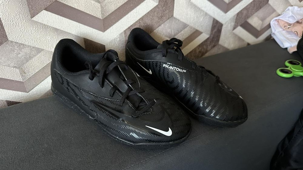 Сороканіжки,бутси