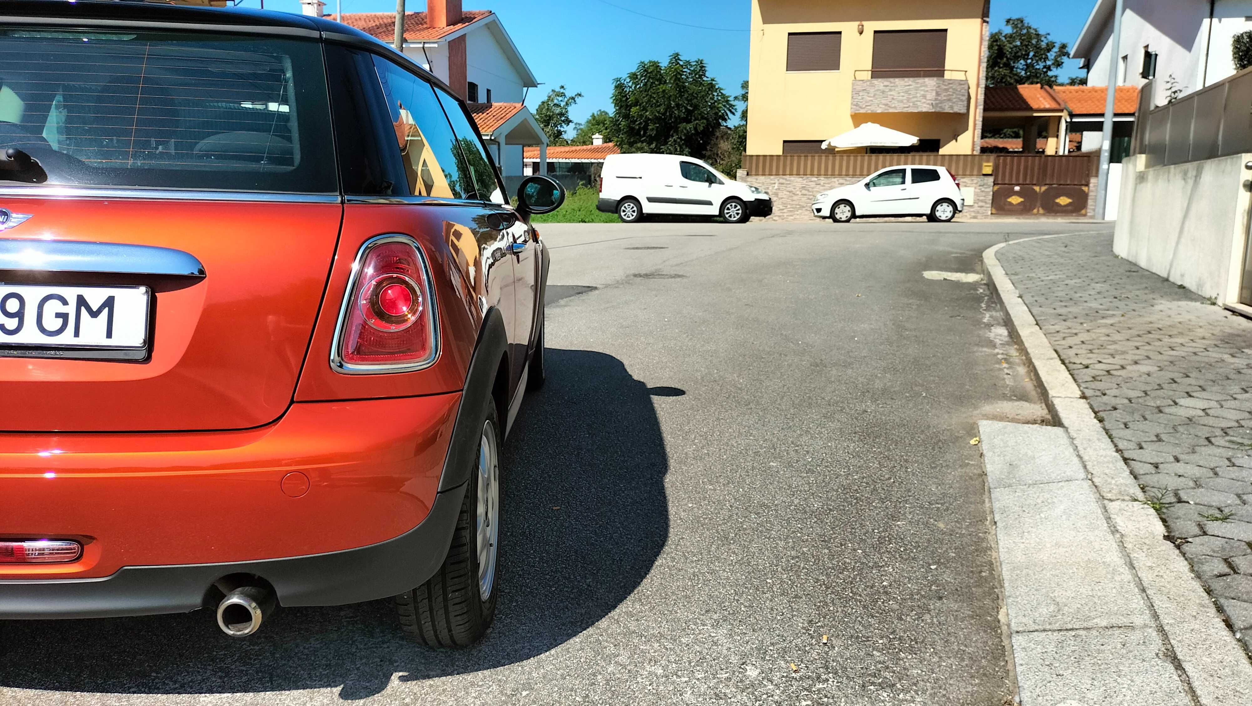 Mini Cooper 1.6 diesel (GPS/TETO PANORÂMICO)