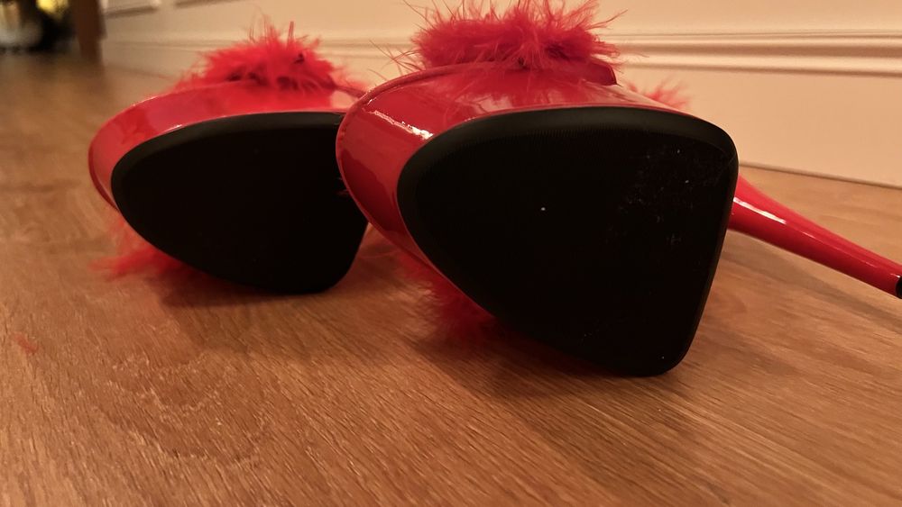 Sapatos Vermelhos com pompom