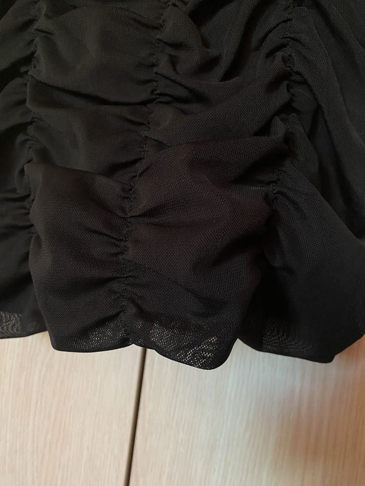 Czarna sukienka bershka