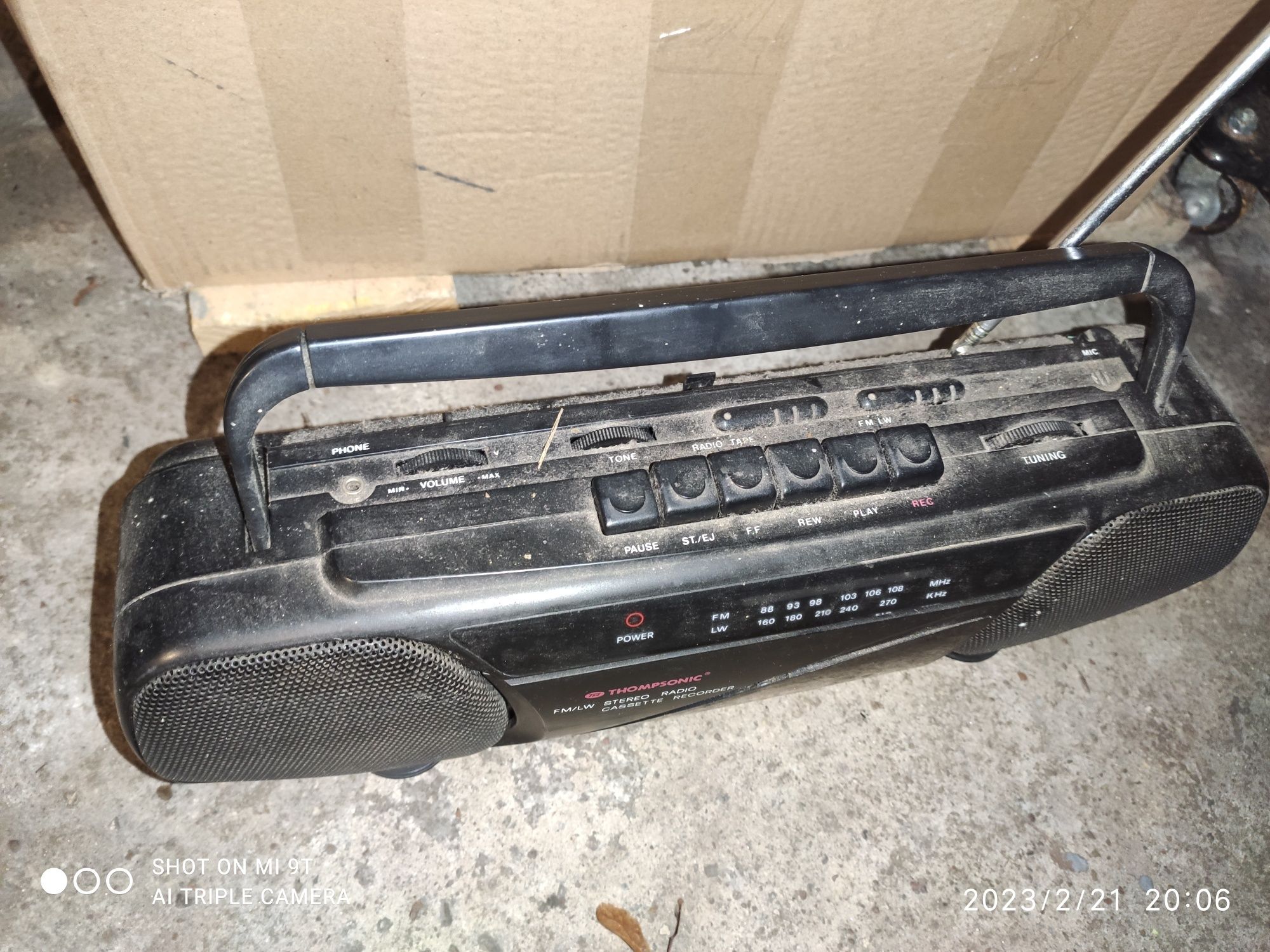 Radio radioodtwarzacz na kasete magnetofonową