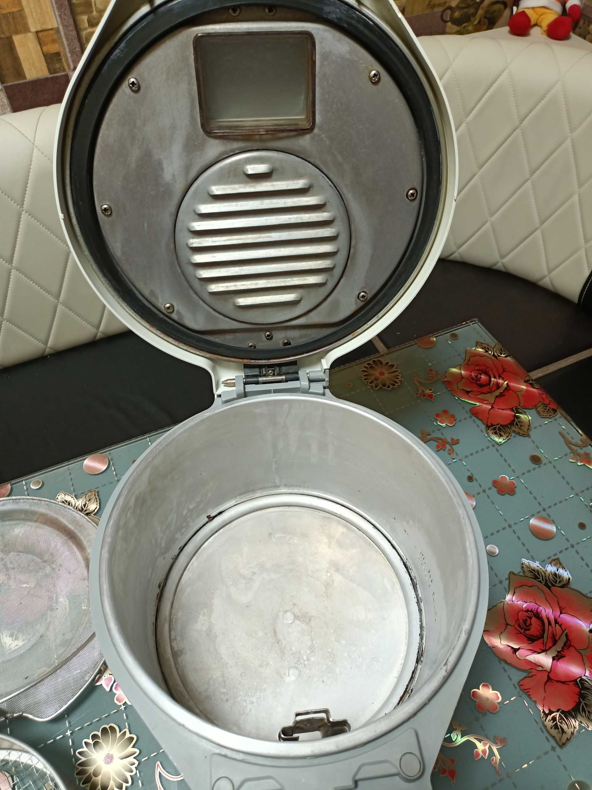 Продам Фритюрнецю Tefal