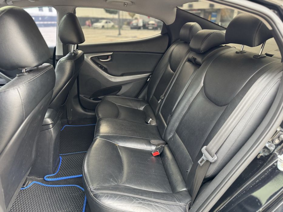 Hyundai Elantra Офіційна Максимальна в гарному стані