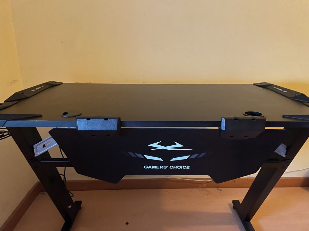 Mesa gaming com leds haldum